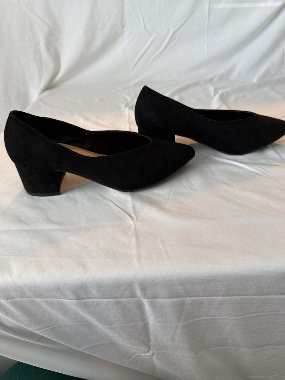 Torrid Black Suede Pointed Toe Block Heel Pump WW 8.5 - Picture 6 of 8